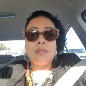 Meet your Posher, Gloria